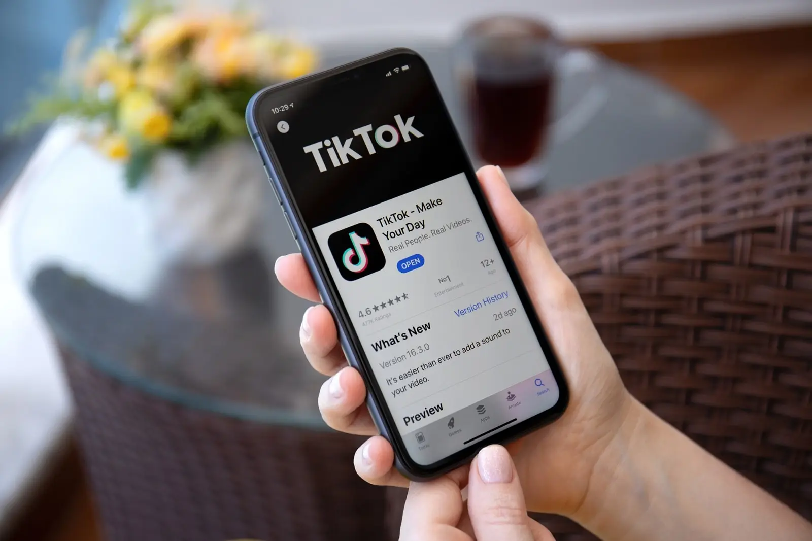 Das Erfolgsphänomen Tim Hendrik Walter alias Herr Anwalt: Vom Fachanwalt zum Mega-Influencer mit 7.1 Mio. Followern auf TikTok und Bestseller-Autor.
